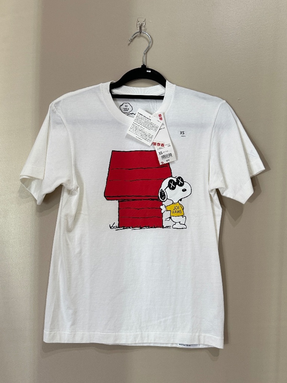 NWT Kaws x Uniqlo Snoopy Peanuts Cotton Tee T-shirt Size XS